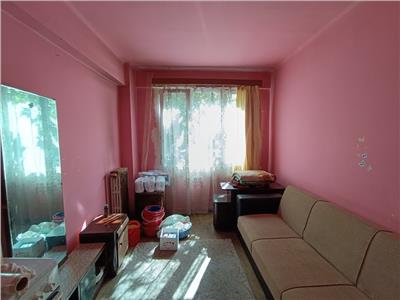 Apartament cu 3 camere, 55 mp, zona Horea