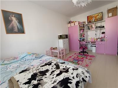 Apartament cu 2 camere, decomandat, 50 mp +parcare + 3 terase